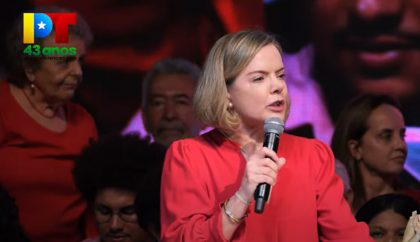 ‘Quem atentou contra a democracia responderá pelo crime. Sem anistia’, diz Gleisi em festa do PT