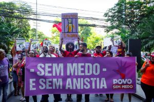 Movimentos sociais protestam em escritórios de bolsonaristas contra atos golpistas