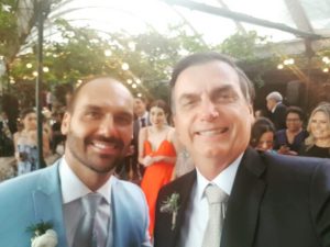 Bolsonaro pagou quase 100 mil reais no cartão corporativo em viagem para casamento do filho