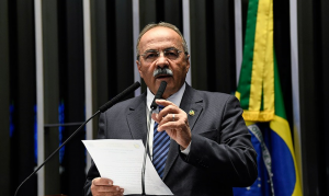 Senadores questionam Chico Rodrigues sobre visita à Terra Yanomami