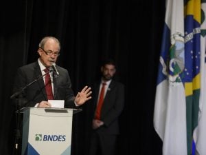 BNDES não é um hospital de empresas e não vai socorrer a Americanas, diz Mercadante
