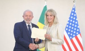 Biden vê Lula como um líder global, diz embaixadora dos EUA
