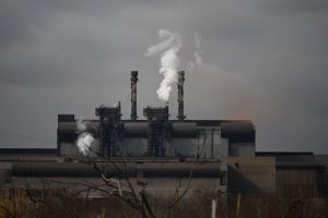 Emissões de CO2 atingiram recorde em 2022, mas abaixo do esperado