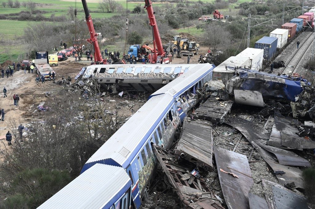 Colisão de trens provoca 36 mortes na Grécia