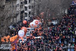 Com mais de 1,2 milhão nas ruas, França tem o maior protesto contra a Reforma da Previdência