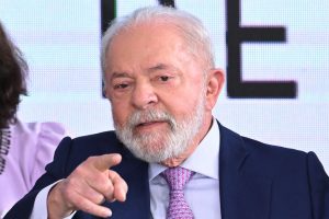 ‘A economia vai crescer mais do que os pessimistas estão prevendo’, diz Lula