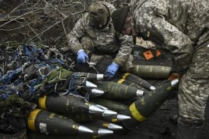 Ucrânia descobre plano para desviar US$ 40 milhões do setor de Defesa