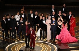 'Tudo em Todo o Lugar ao Mesmo Tempo' domina o Oscar com sete estatuetas