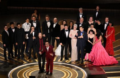 ‘Tudo em Todo o Lugar ao Mesmo Tempo’ domina o Oscar com sete estatuetas