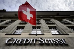 Credit Suisse recorre a ajuda bilionária de Banco Central e ações começam dia em alta