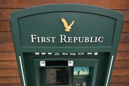 EUA: Autoridades assumem controle do First Republic; caso é segunda maior falência bancária do país