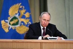 Tribunal Penal Internacional emite mandado de prisão contra Putin