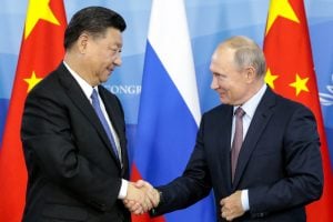 China denuncia 'padrões duplos' do TPI após ordem de prisão contra Putin