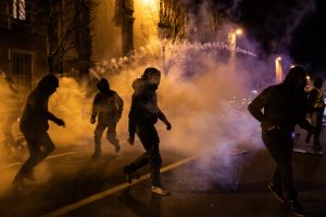 França: quase 300 pessoas detidas em manifestações contra a reforma da previdência