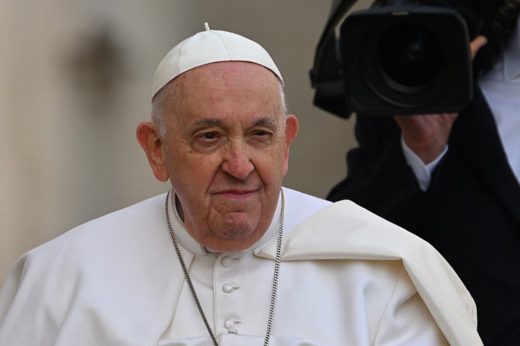 Papa Francisco é internado com infecção respiratória