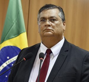 PF vai investigar tentativa de Bolsonaro de trazer joias ilegais, diz Dino