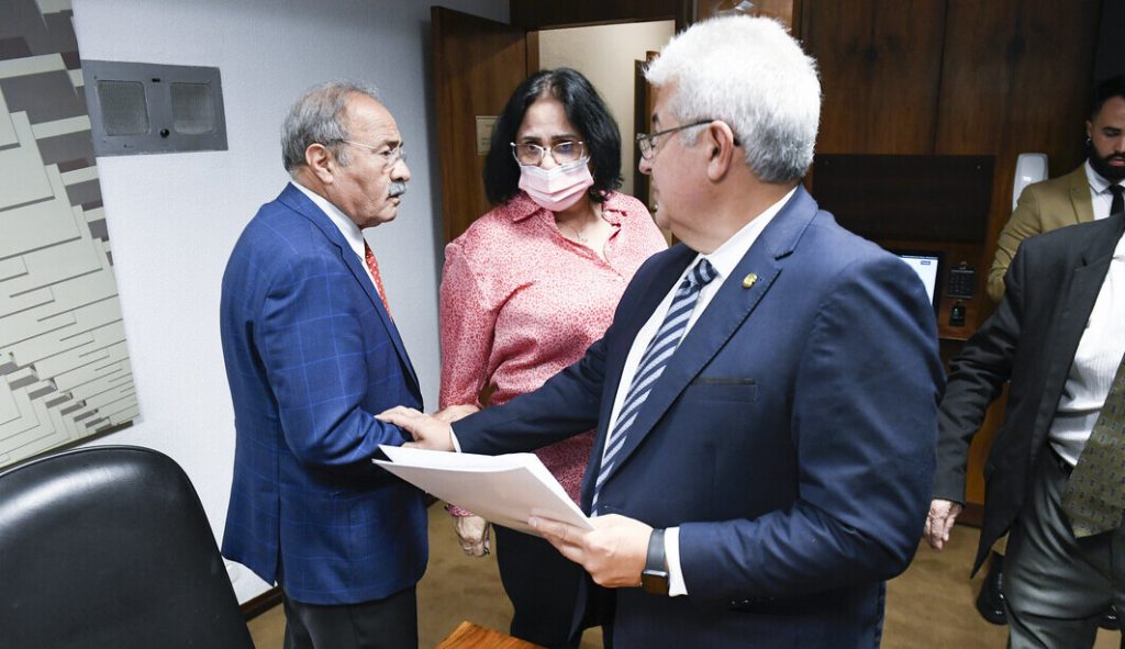 Com a presença de Damares, comissão aprova plano de trabalho para apurar a crise Yanomami
