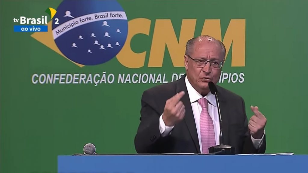 Em encontro com prefeitos, Alckmin defende a reforma tributária para ‘fazer o PIB crescer’
