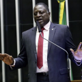 Aliado de Flávio Bolsonaro aciona STF e TSE após reportagem do ‘Intercept’