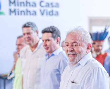 Lula entrega 1.440 unidades do Minha Casa, Minha Vida com críticas ao golpe e a Bolsonaro