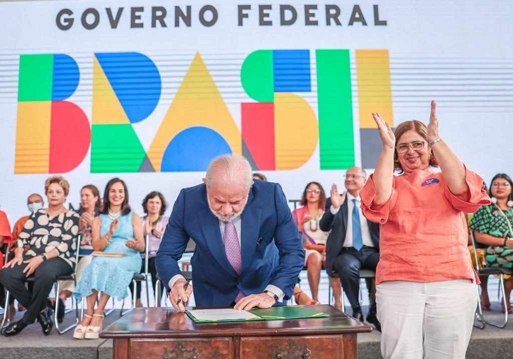 Entenda o projeto do governo Lula contra a desigualdade salarial entre homens e mulheres