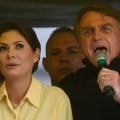 Moraes autoriza ‘grupo de oração’ de Michelle na casa de Bolsonaro, com vistoria em carros na saída