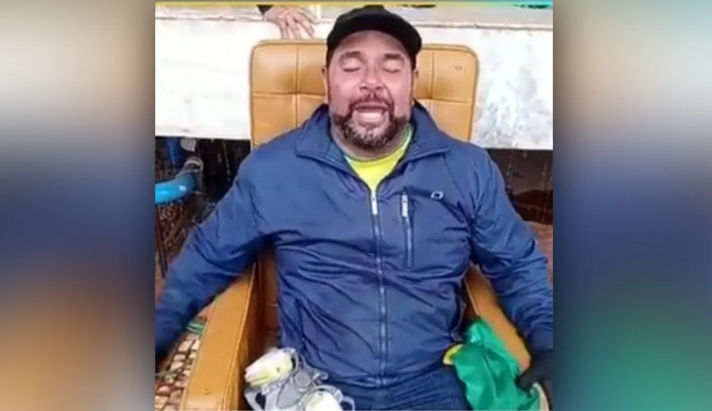 Lesa Pátria: PF prende bolsonarista que sentou na cadeira de Moraes no 8 de Janeiro