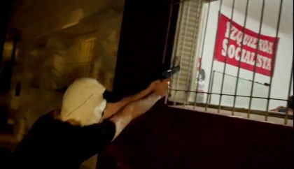 Extremistas de direita apontam arma contra militantes socialistas na Argentina