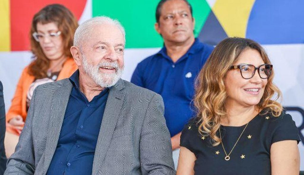 Angústia deu espaço à tranquilidade, diz Janja após cirurgia de Lula