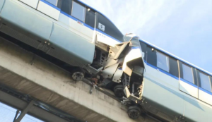 Pelo segundo dia consecutivo, trens do metrô de SP batem na linha 15-Prata