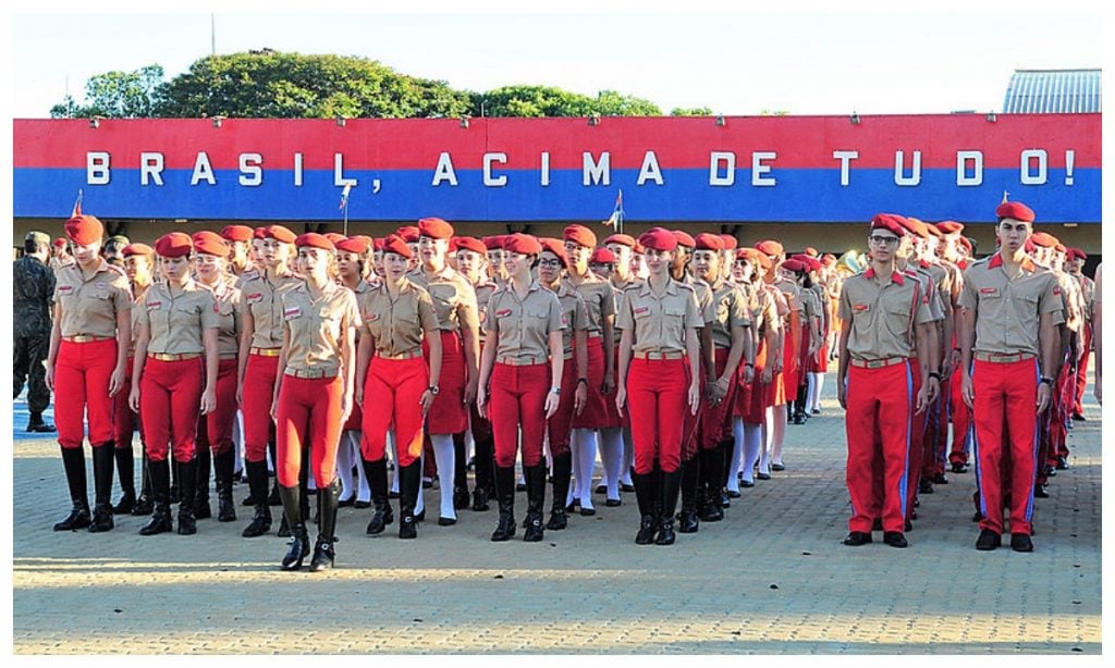 Militarização de escolas do DF não melhora desempenho escolar nem diminui violência