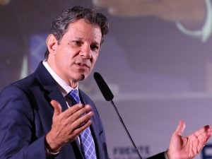 Haddad defende queda na taxa de juros: 'Não podemos ter medo de tomar as decisões corretas'