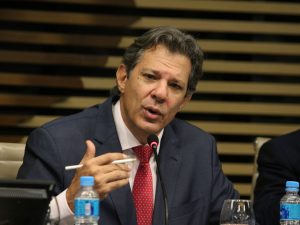 'Como fazer política fiscal saudável com juros que derrubam a arrecadação?', questiona Haddad