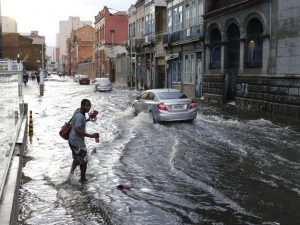 Chuva forte coloca Rio de Janeiro em estágio de atenção