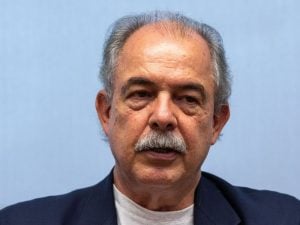 É ingenuidade pensar em reindustrializar o Brasil sem o Estado, diz Mercadante