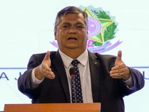 Dino determina a suspensão de perfis regionais da PF e PRF após postagem pró-Bolsonaro