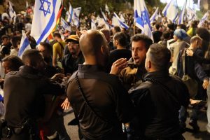 Milhares voltam às ruas de Israel para protestar contra reforma judicial de Netanyahu