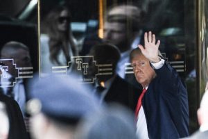 Trump é julgado em tribunal de NY por fraude que teria inflado valor de suas propriedades