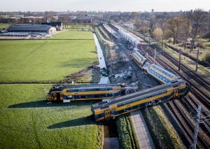 Um morto e 30 feridos em acidente de trem na Holanda