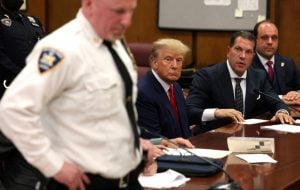 Começam as alegações finais de julgamento civil contra Trump por estupro
