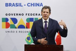 Ideia de usar moedas locais no comércio internacional deve ser aprofundada, diz Haddad na China