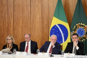 ‘Não vamos transformar a escola em prisão de segurança máxima’, diz Lula em reunião sobre violência