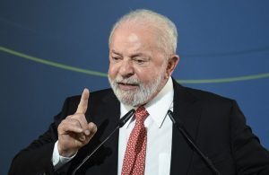 Lula volta a criticar taxa de juros: 'Ninguém toma dinheiro emprestado a 13,75%'