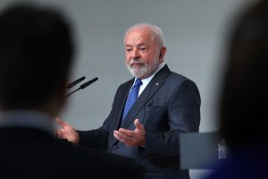 Na Espanha, Lula volta a elogiar a China e alfinetar os EUA