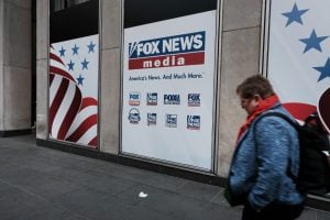 Fox News pagará indenização bilionária a fabricante de urnas por fake news