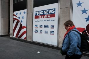 Fox News pagará indenização bilionária a fabricante de urnas por fake news