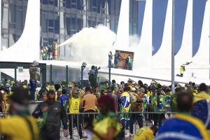 Justiça/ Terroristas no banco dos réus