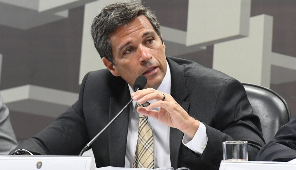 Deputados de 9 partidos pedem que o Senado investigue o Banco Central por juros altos