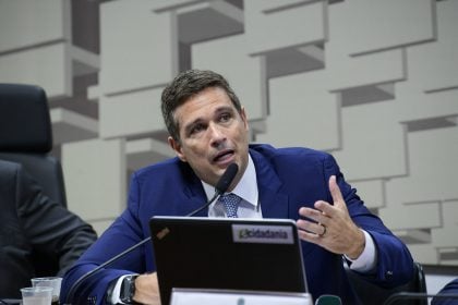 Diante de senadores, Campos Neto volta a defender taxa de juros nas alturas