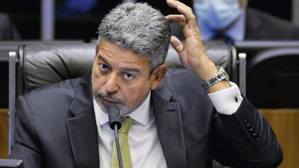 Lira busca medir apoio a proposta que limita ações da PF no Congresso